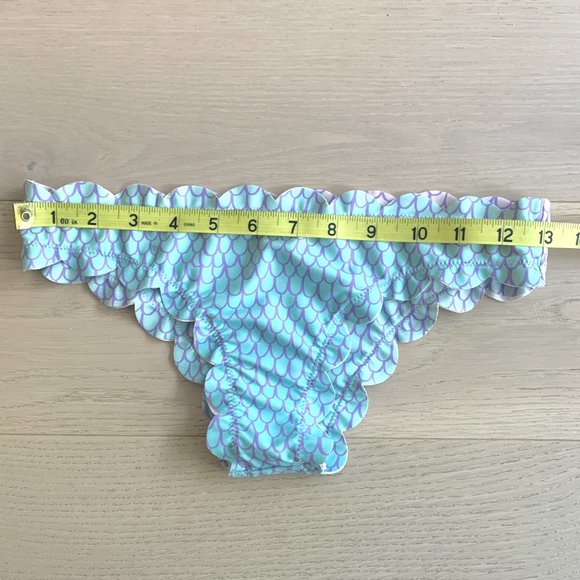 Mermaid Swimsuit | Seashell bikini top (S) & Scalloped bottoms (M) - Picture 5 of 9